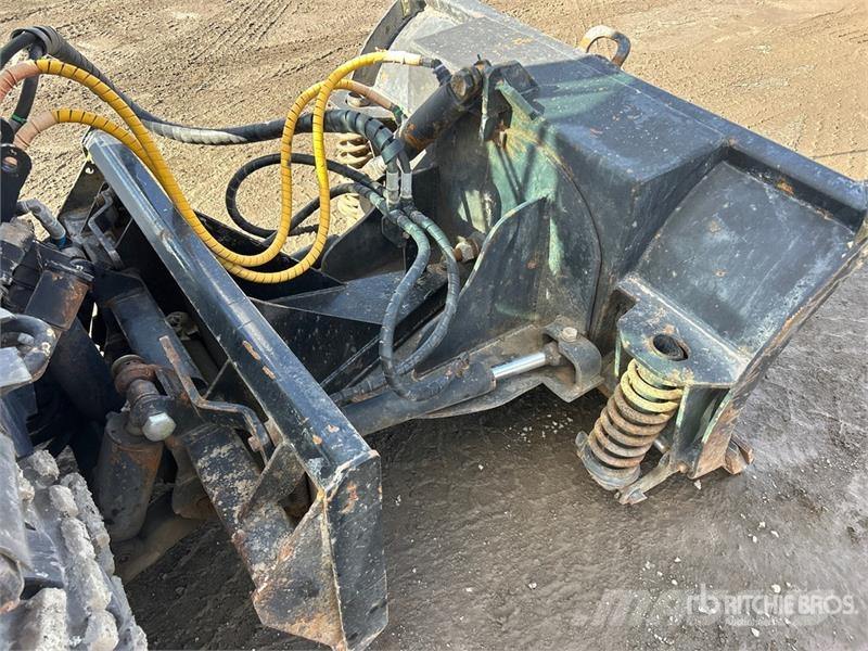 Prinoth's SW48HY Sidewalk Plow Andre komponenter