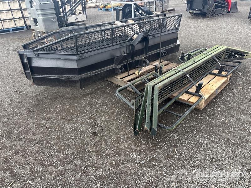  Qty of (2) 120 In x 28 In Snow Plow Lumesahad