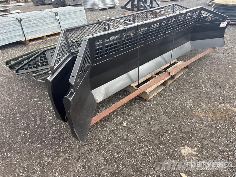  Qty of (2) 120 In x 28 In Snow Plow Lumesahad