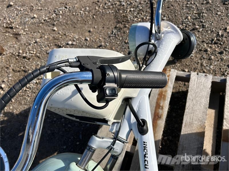 Qty of (2) Electric Bikes and Inoperable Riding La Andre komponenter
