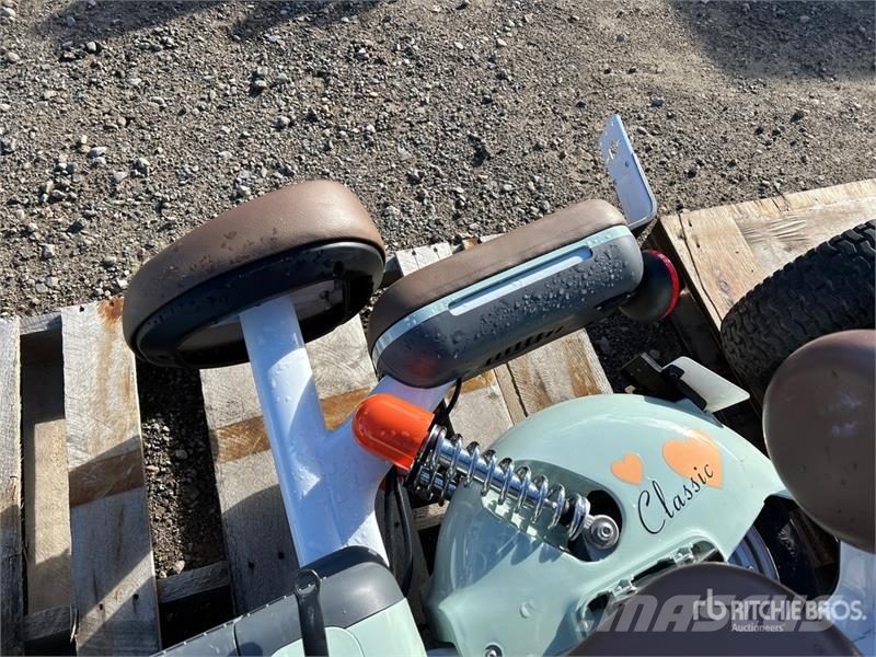 Qty of (2) Electric Bikes and Inoperable Riding La Andre komponenter