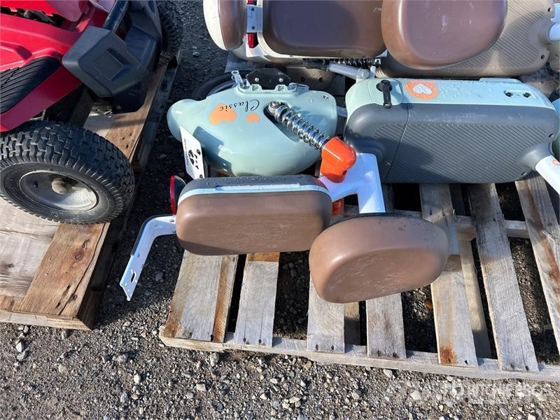Qty of (2) Electric Bikes and Inoperable Riding La Andre komponenter