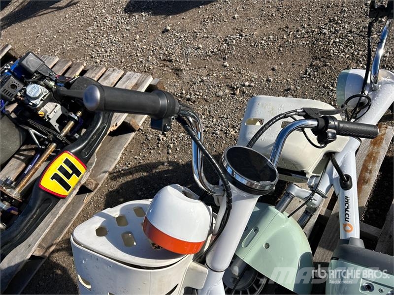 Qty of (2) Electric Bikes and Inoperable Riding La Andre komponenter