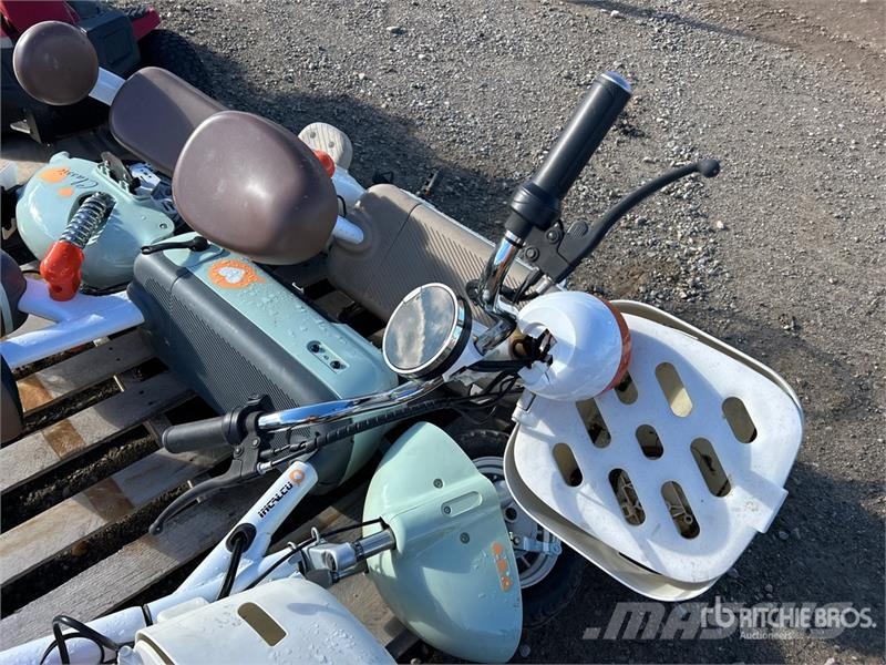Qty of (2) Electric Bikes and Inoperable Riding La Andre komponenter