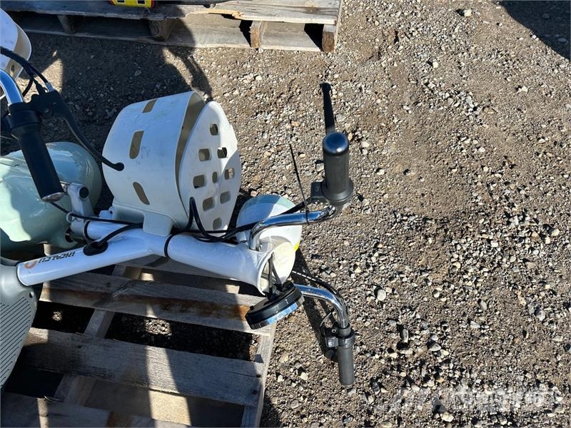 Qty of (2) Electric Bikes and Inoperable Riding La Andre komponenter