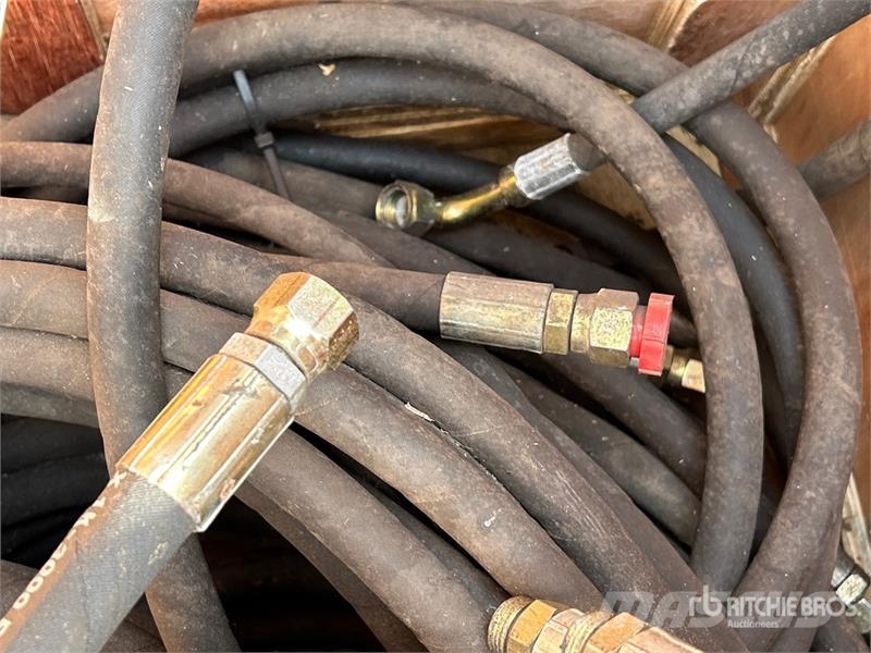 Quantity of 1/2 In. Hydraulic Hose Drugi deli
