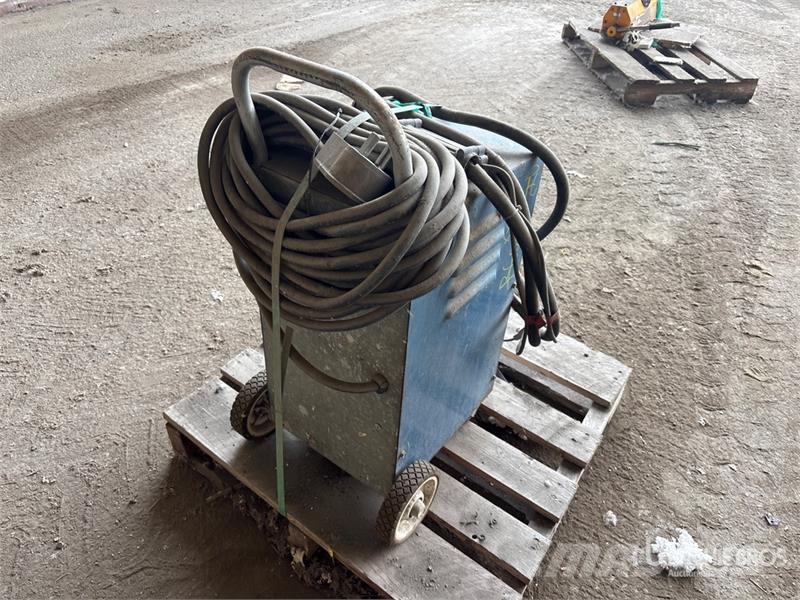 Quantity of (1) Porta Electric Welder Aparati za zavarivanje