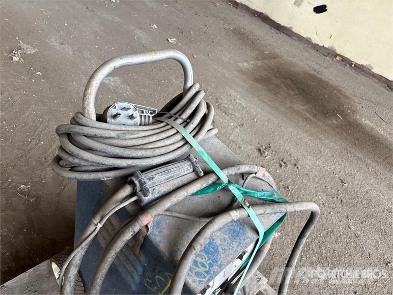 Quantity of (1) Porta Electric Welder Aparati za zavarivanje