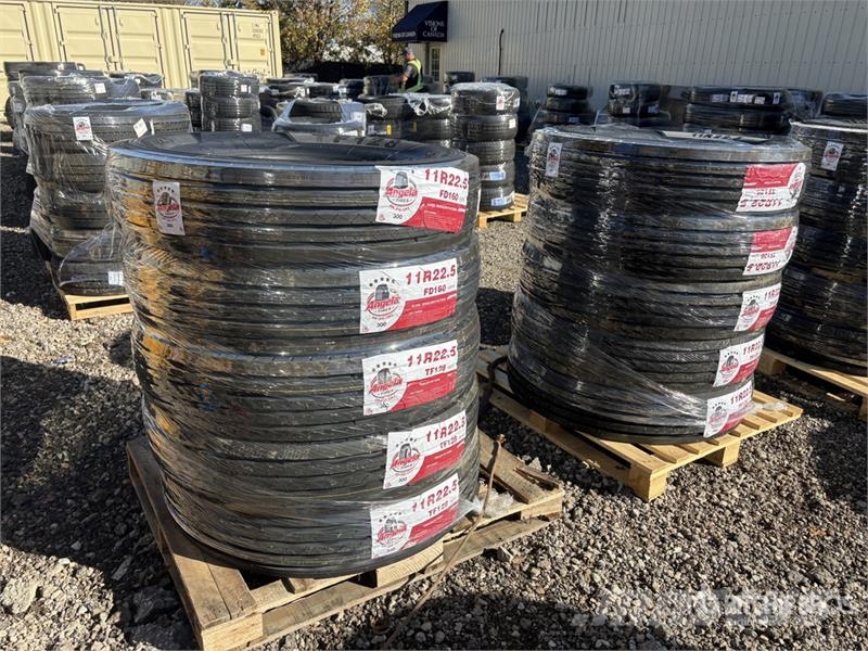 Quantity of (10) 11R22.5 Tires الإطارات والعجلات والحافات