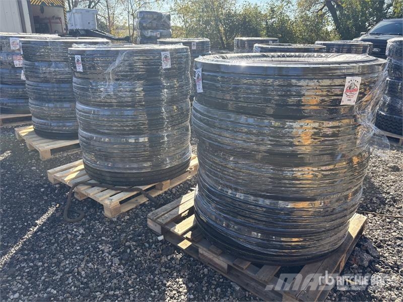 Quantity of (10) 11R22.5 Tires الإطارات والعجلات والحافات