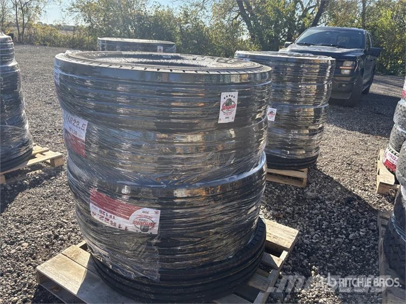 Quantity of (10) 11R22.5 Tires (Unused) الإطارات والعجلات والحافات