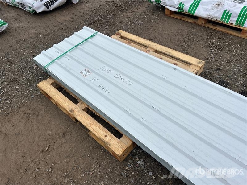 Quantity of (100) 12 ft White Steel Siding / Roofi Sonstige Baumaschinen