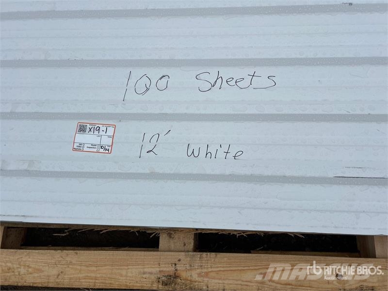 Quantity of (100) 12 ft White Steel Siding / Roofi Sonstige Baumaschinen