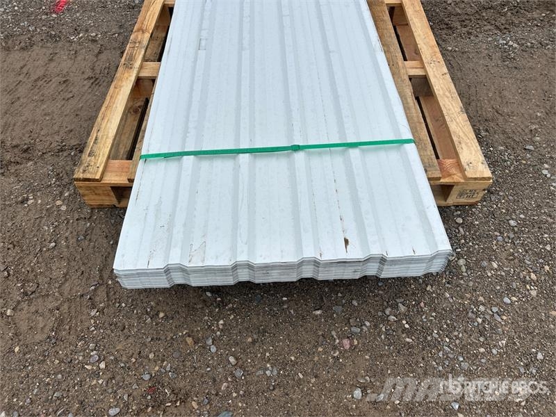 Quantity of (100) 12 ft White Steel Siding / Roofi Sonstige Baumaschinen