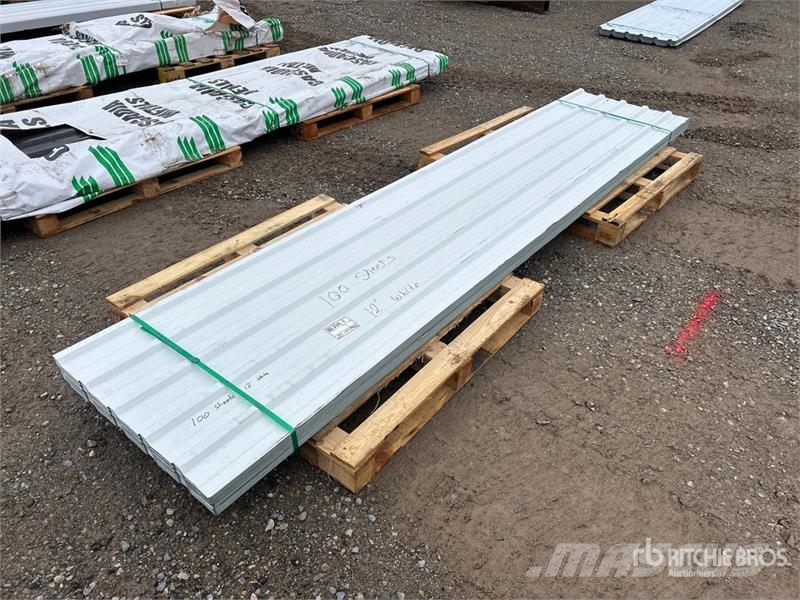 Quantity of (100) 12 ft White Steel Siding / Roofi Sonstige Baumaschinen