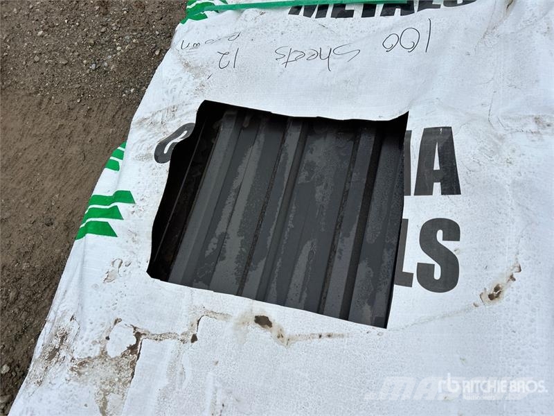 Quantity of (100) 12 ft Brown Steel Siding / Roofi Sonstige Baumaschinen