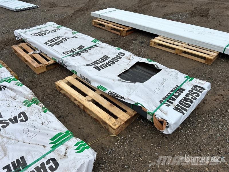 Quantity of (100) 12 ft Brown Steel Siding / Roofi Sonstige Baumaschinen