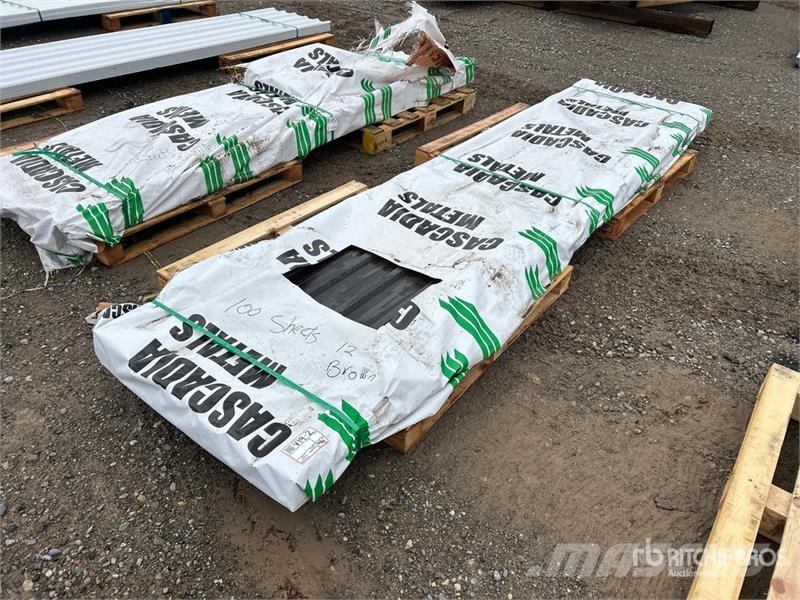Quantity of (100) 12 ft Brown Steel Siding / Roofi Sonstige Baumaschinen
