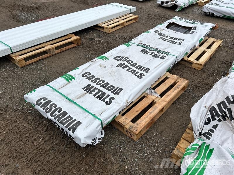 Quantity of (100) 12 ft Brown Steel Siding / Roofi Sonstige Baumaschinen