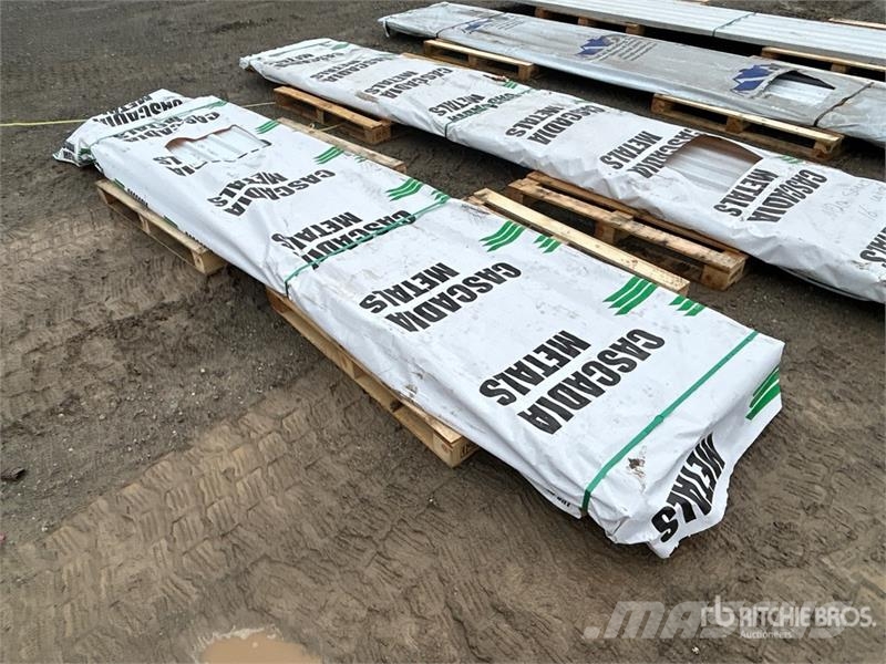 Quantity of (100) 12 ft White Steel Siding / Roofi Sonstige Baumaschinen