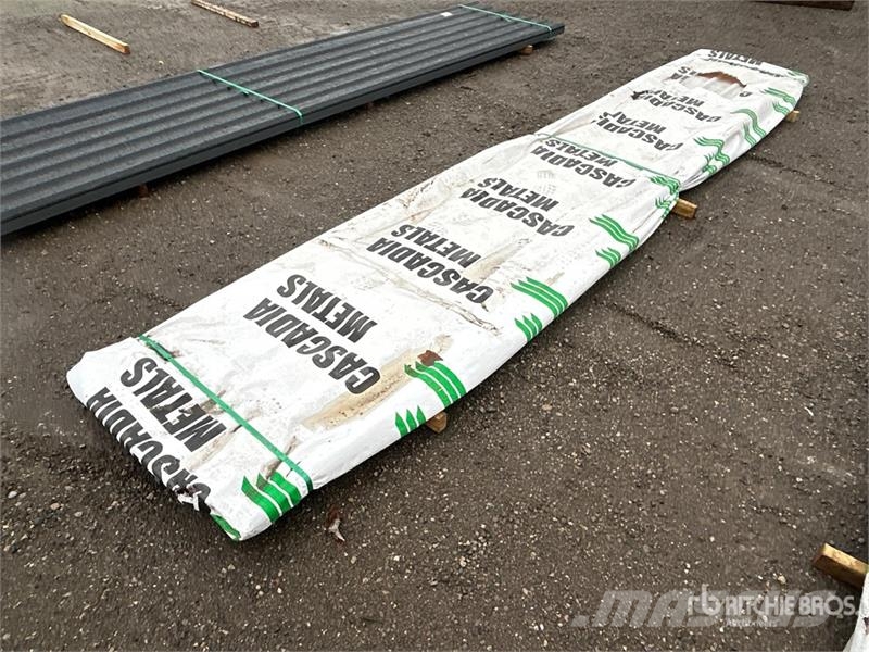 Quantity of (100) 16 ft White Steel Siding / Roofi Sonstige Baumaschinen