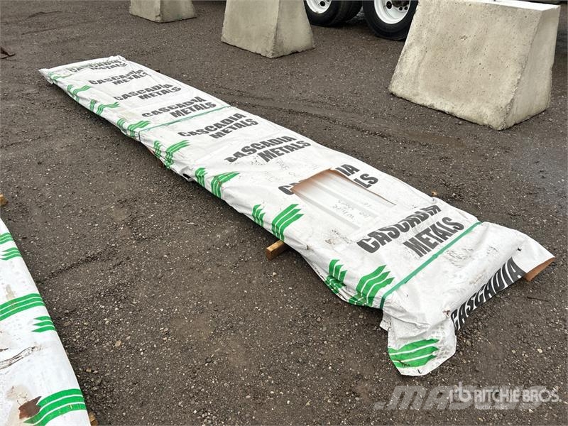 Quantity of (100) 16 ft White Steel Siding / Roofi Sonstige Baumaschinen