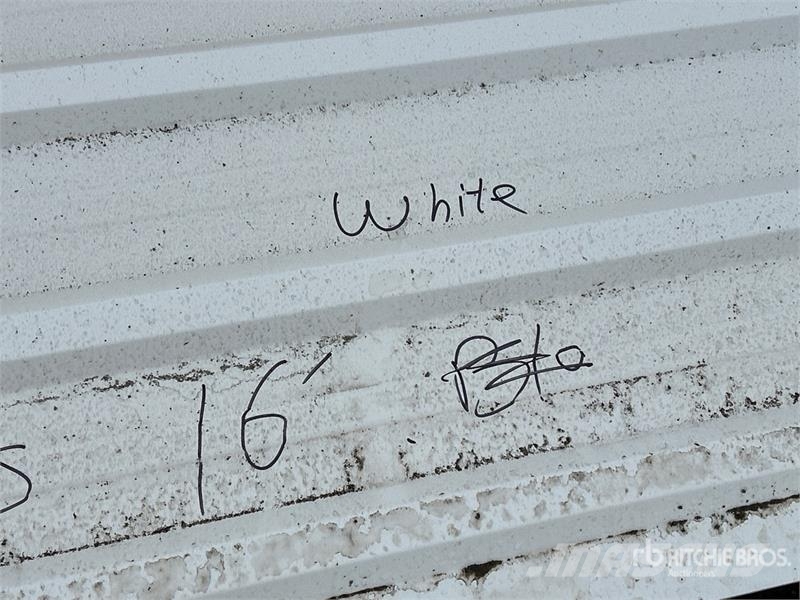 Quantity of (100) 16 ft White Steel Siding / Roofi Sonstige Baumaschinen