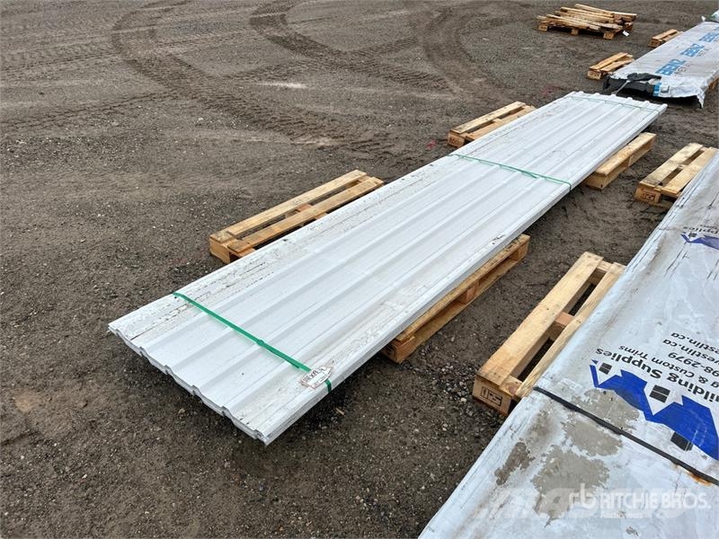Quantity of (100) 16 ft White Steel Siding / Roofi Sonstige Baumaschinen
