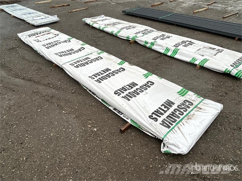 Quantity of (100) 16 ft White Steel Siding / Roofi Sonstige Baumaschinen