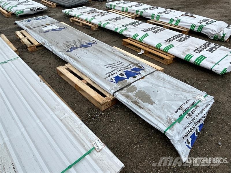 Quantity of (100) 16 ft White Steel Siding / Roofi Sonstige Baumaschinen