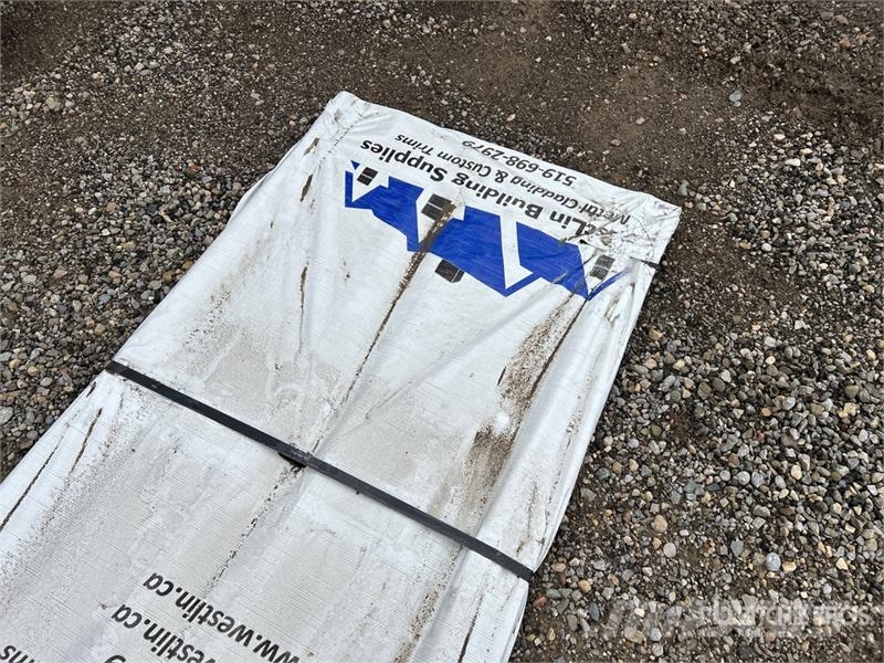Quantity of (100) 16 ft White Steel Siding / Roofi Sonstige Baumaschinen