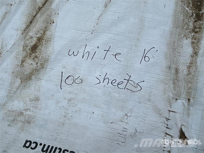 Quantity of (100) 16 ft White Steel Siding / Roofi Sonstige Baumaschinen