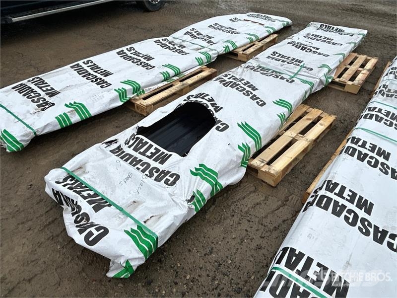 Quantity of (100) 16 ft White Steel Siding / Roofi Sonstige Baumaschinen