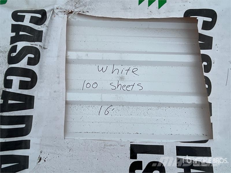 Quantity of (100) 16 ft White Steel Siding / Roofi Sonstige Baumaschinen