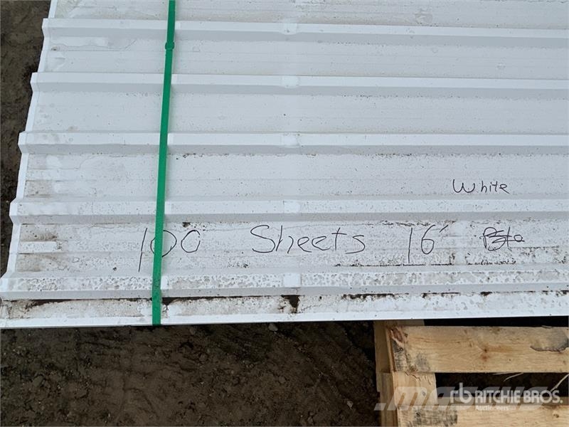 Quantity of (100) 16 ft White Steel Siding / Roofi Sonstige Baumaschinen