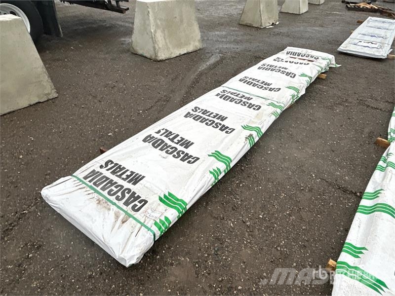Quantity of (100) 16 ft White Steel Siding / Roofi Sonstige Baumaschinen