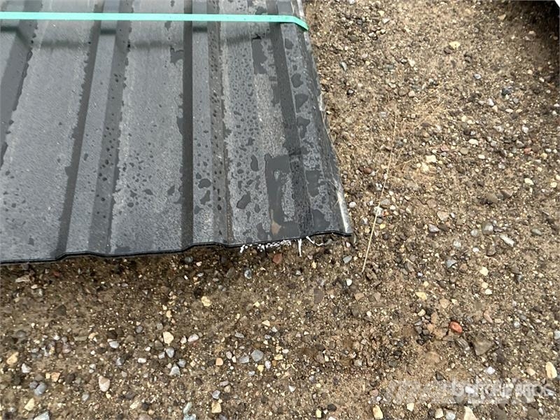 Quantity of (100) 16 ft Black Steel Siding / Roofi Sonstige Baumaschinen