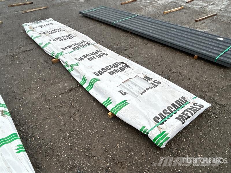 Quantity of (100) 16 ft White Steel Siding / Roofi Sonstige Baumaschinen