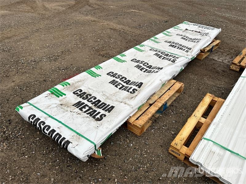 Quantity of (100) 16 ft White Steel Siding / Roofi Sonstige Baumaschinen