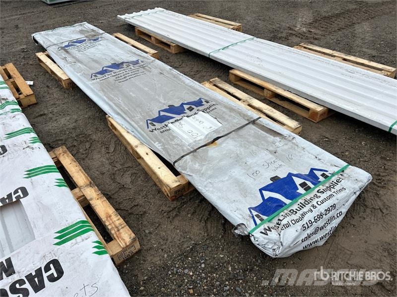 Quantity of (100) 16 ft White Steel Siding / Roofi Sonstige Baumaschinen