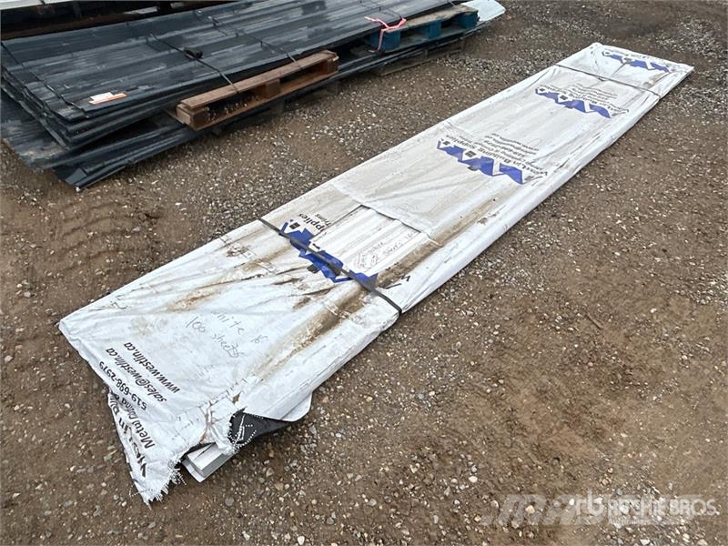 Quantity of (100) 16 ft White Steel Siding / Roofi Sonstige Baumaschinen