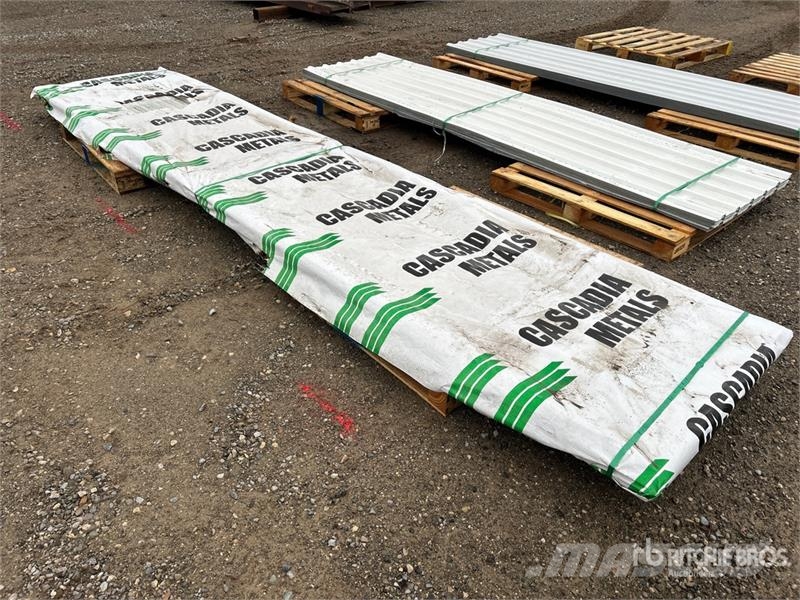 Quantity of (100) 16 ft White Steel Siding / Roofi Sonstige Baumaschinen
