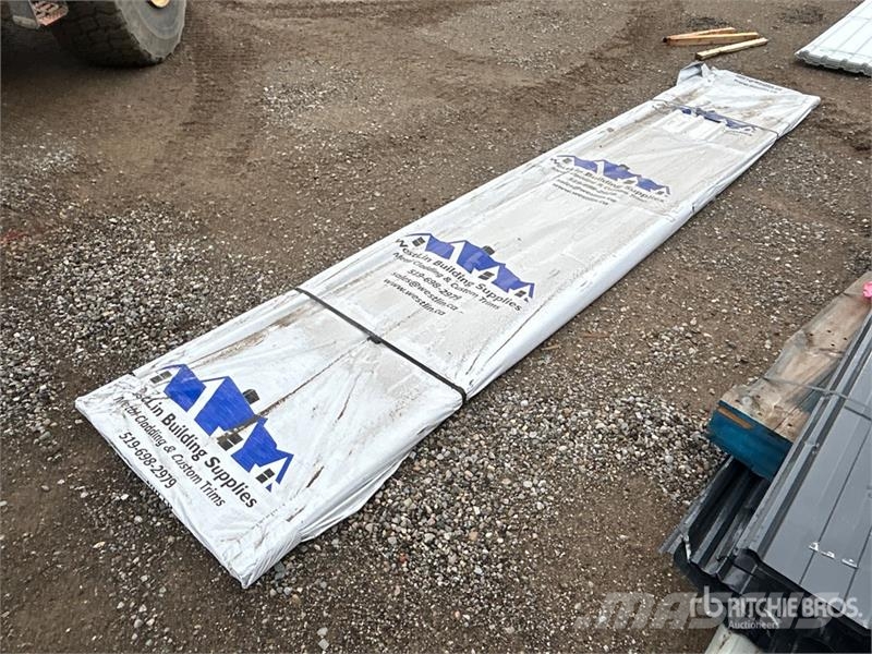 Quantity of (100) 16 ft White Steel Siding / Roofi Sonstige Baumaschinen