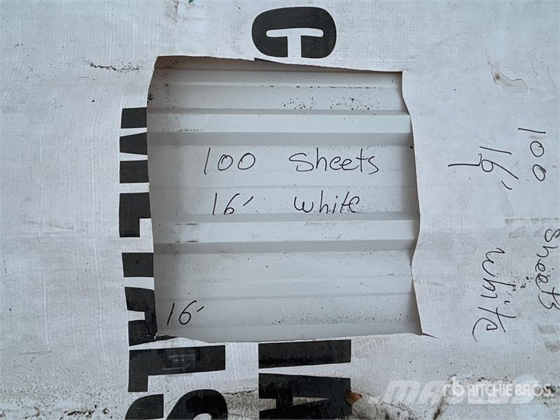 Quantity of (100) 16 ft White Steel Siding / Roofi Sonstige Baumaschinen