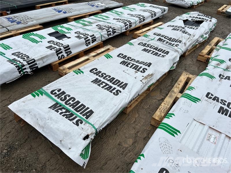 Quantity of (100) 16 ft White Steel Siding / Roofi Sonstige Baumaschinen