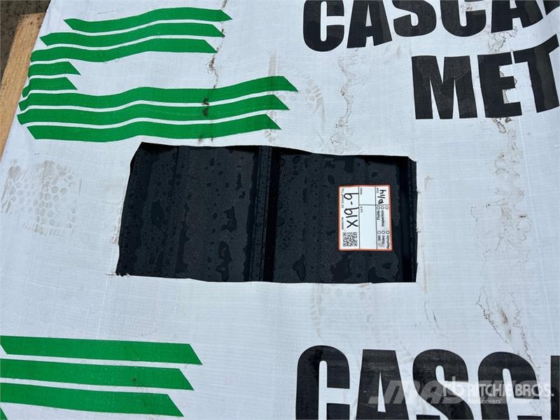 Quantity of (100) 16 ft Black Steel Siding / Roofi Sonstige Baumaschinen