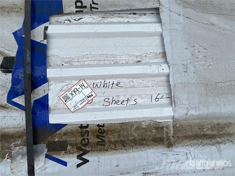Quantity of (100) 16 ft White Steel Siding / Roofi Sonstige Baumaschinen