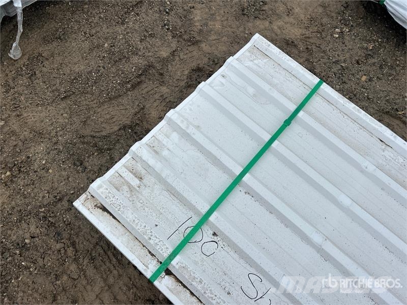 Quantity of (100) 16 ft White Steel Siding / Roofi Sonstige Baumaschinen