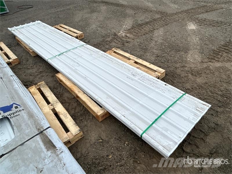 Quantity of (100) 16 ft White Steel Siding / Roofi Sonstige Baumaschinen