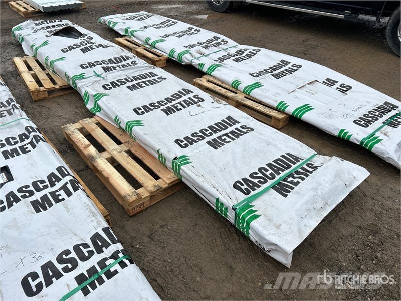Quantity of (100) 16 ft White Steel Siding / Roofi Sonstige Baumaschinen